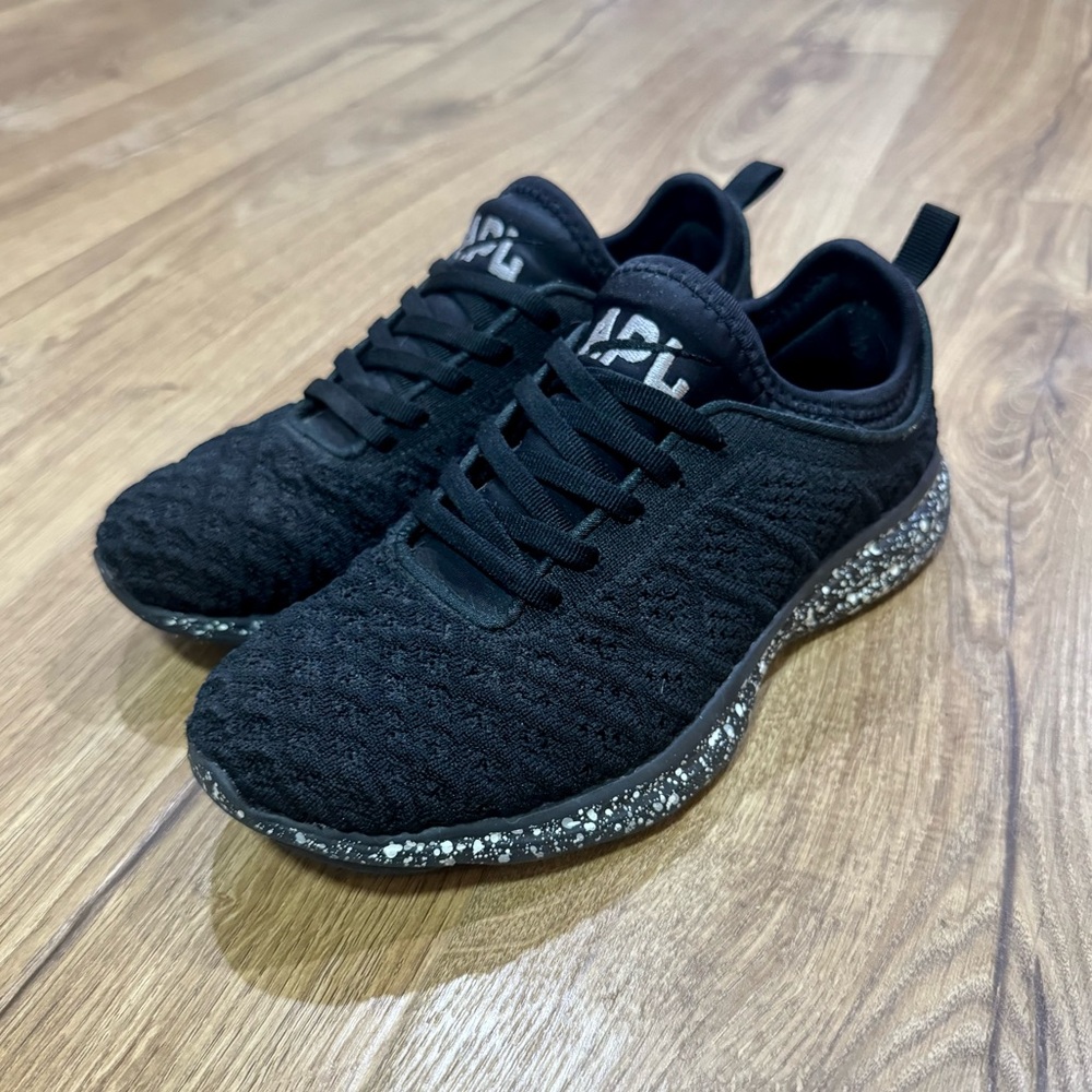 APL TechLoom Phantom Women’s Size 6